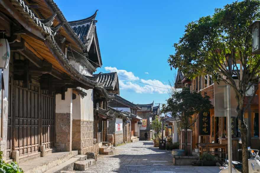 华安期货党总支部与卢张庄村党委开展党建共建活动
